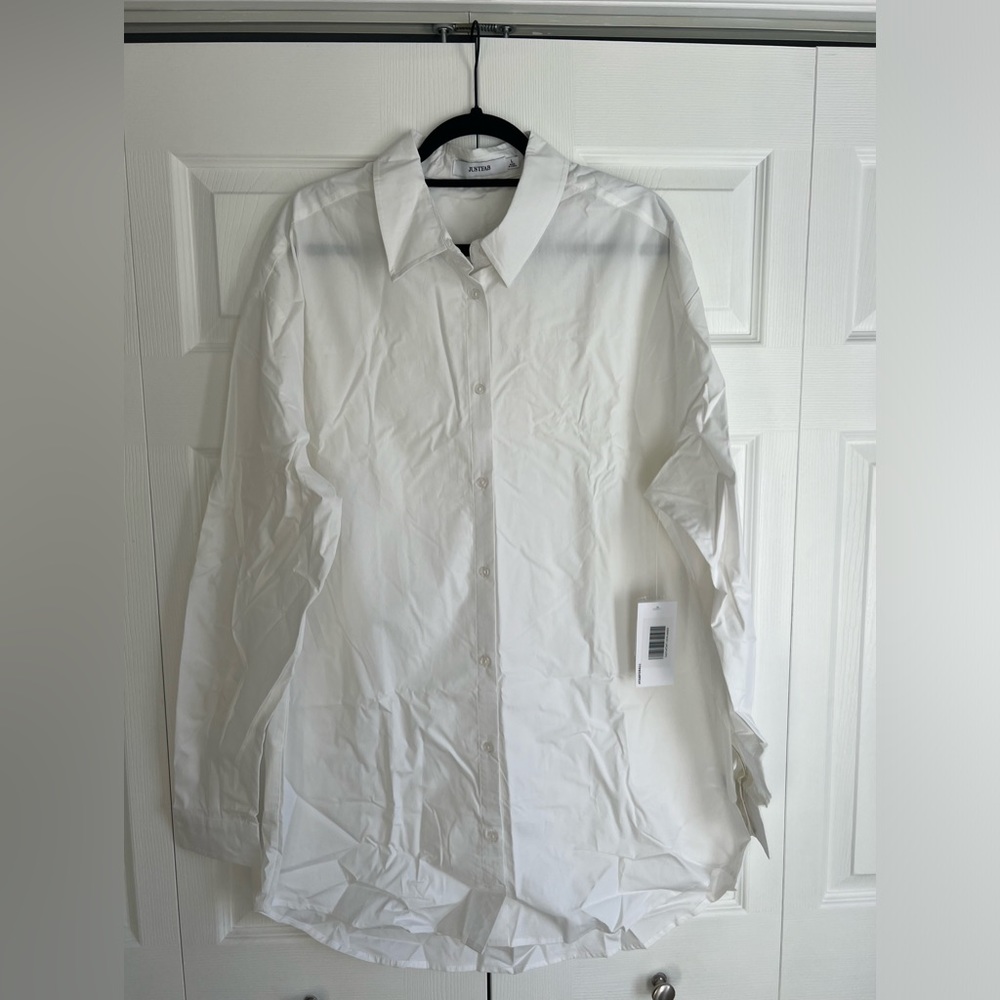 Oversized, Women’s button-down.